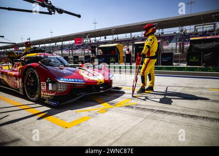 Ferrari AF Corse, mécanicien, mécanicien, ambiance lors du Qatar Airways Qatar 1812 KM, 1er tour du Championnat du monde d'Endurance FIA 2024, du 29 février au 02 mars 2024 sur le circuit international de Losail à Lusail, Qatar Banque D'Images