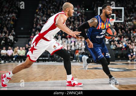 Shavon SHIELDS de Milan et David LIGHTY d'ASVEL lors du match de basket-ball de Turkish Airlines EuroLeague entre LDLC ASVEL Villeurbanne et EA7 Emporio Armani Milan le 1er mars 2024 à LDLC Arena à Decines-Charpieu, France crédit : Agence photo indépendante/Alamy Live News Banque D'Images