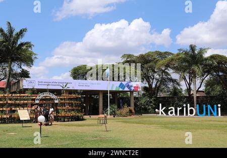 Nairobi. 1er mars 2024. Cette photo prise le 1er mars 2024 montre la vue extérieure du lieu de la sixième session de l'Assemblée des Nations Unies pour l'environnement (ANUE-6) à Nairobi, au Kenya. L'ANUE-6 s'est tenue ici du 26 février au 1er mars. Crédit : Dong Jianghui/Xinhua/Alamy Live News Banque D'Images