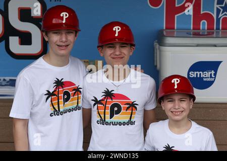 Clearwater, Floride, États-Unis. 1er mars 2024. Les batteurs des Phillies de Philadelphie posent pour une photo avant un match d'entraînement de printemps de la MLB contre les Marlins de Miami le 1er mars 2024 au BayCare Ballpark. Les Phillies et les Marlins ont joué sur une égalité de 6-6. (Crédit image : © Kim Hukari/ZUMA Press Wire) USAGE ÉDITORIAL SEULEMENT! Non destiné à UN USAGE commercial ! Banque D'Images