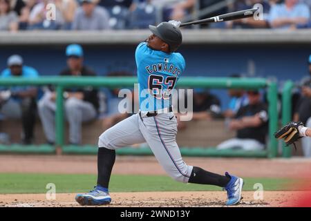 Clearwater, Floride, États-Unis. 1er mars 2024. L'arrêt court des Miami Marlins, Xavier Edwards (63 ans), fait son apparition contre l'arrêt court des Philadelphia Phillies, Trea Turner (7 ans), en deuxième manche lors d'un match d'entraînement de printemps de la MLB, le 1er mars 2024 au BayCare Ballpark. Les Phillies et les Marlins ont joué sur une égalité de 6-6. (Crédit image : © Kim Hukari/ZUMA Press Wire) USAGE ÉDITORIAL SEULEMENT! Non destiné à UN USAGE commercial ! Banque D'Images