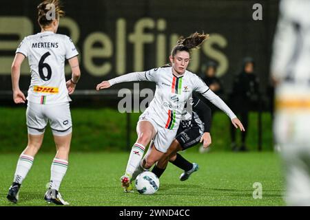 Marcinelle, Belgique. 01 mars 2024. Marie Detruyer (8) de l'OHL photographiée lors d'un match de football féminin entre le Sporting du pays de Charleroi et Oud Heverlee Leuven le 14 ème jour de la saison 2023 - 2024 de la Super League belge Lotto Womens, vendredi 1er mars 2024 à Marcinelle, BELGIQUE . Crédit : Sportpix/Alamy Live News Banque D'Images