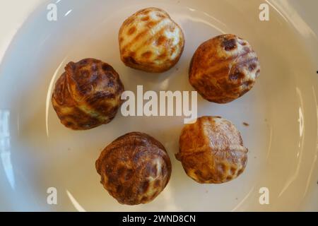 Les gâteaux aux noix sont une collation populaire en Corée. C'est un type de pain pâtissier cuit avec de la pâte à farine de blé et des noix et de la pâte de haricots rouges à l'intérieur. Banque D'Images