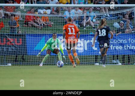 Brisbane, Australie. 02 mars 2024. Brisbane, Australie, 2 mars 2024 : Sharn Freier (11 Brisbane) marque le deuxième but pour Brisbane lors du match de Liberty A League entre Brisbane Roar et Melbourne City FC à Perry Park (Promediapix/SPP) crédit : SPP Sport Press photo. /Alamy Live News Banque D'Images