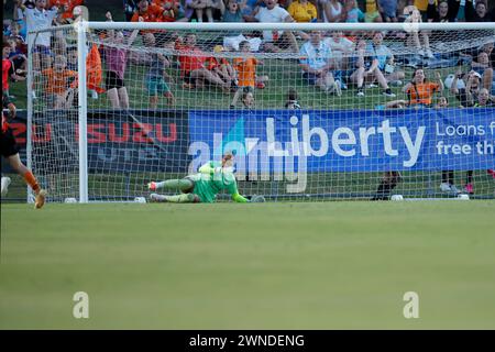 Brisbane, Australie. 02 mars 2024. Brisbane, Australie, 2 mars 2024 : Sharn Freier (11 Brisbane) marque le deuxième but pour Brisbane lors du match de Liberty A League entre Brisbane Roar et Melbourne City FC à Perry Park (Promediapix/SPP) crédit : SPP Sport Press photo. /Alamy Live News Banque D'Images