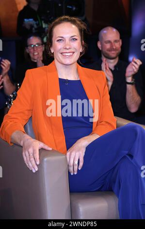 Susann Beucke BEI der Aufzeichnung der NDR Talk Show im NDR Fernsehstudio Lokstedt. Hambourg, 01.03.2024 *** Susann Beucke lors de l'enregistrement du Talk Show NDR dans le studio de télévision NDR Lokstedt Hamburg, 01 03 2024 Foto:xgbrcix/xFuturexImagex ndr talk0103 4323 Banque D'Images