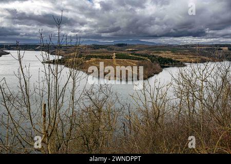 Rotestein, Deutschland 25. Février 2024 : Im Bild : Blick vom Rotestein über den See der Rappbodetalsperre zum Brocken. Harz Sachsen-Anhalt *** Rotestein, Allemagne 25 février 2024 dans la vue de Rotestein sur le lac de la Rappbodetalsperre à Brocken Harz Saxe Anhalt Copyright : xFotostandx/xReissx Banque D'Images