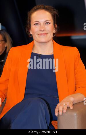 Susann Beucke BEI der Aufzeichnung der NDR Talk Show im NDR Fernsehstudio Lokstedt. Hambourg, 01.03.2024 *** Susann Beucke lors de l'enregistrement du Talk Show NDR dans le studio de télévision NDR Lokstedt Hamburg, 01 03 2024 Foto:xH.xHartmannx/xFuturexImagex ndr talk0103 4364 Banque D'Images