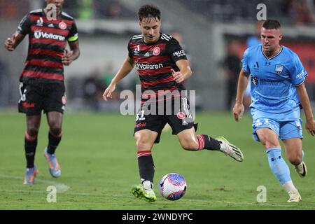 Sydney, Australie. 02 mars 2024. Aidan Simmons des Western Sydney Wanderers passe le ballon lors de l'Isuzu UTE A League match entre les Western Sydney Wanderers et le Sydney FC au CommBank Stadium, Sydney, Australie, le 2 mars 2024. Photo de Peter Dovgan. Utilisation éditoriale uniquement, licence requise pour une utilisation commerciale. Aucune utilisation dans les Paris, les jeux ou les publications d'un club/ligue/joueur. Crédit : UK Sports pics Ltd/Alamy Live News Banque D'Images