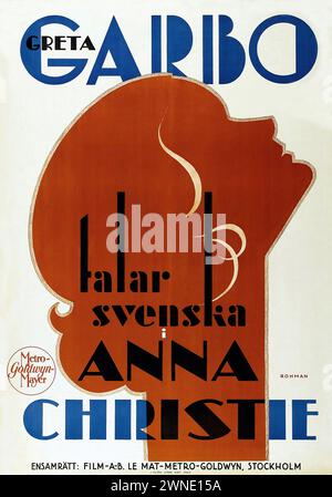 'GRETA GARBO talar svenska i ANNA CHRISTIE' ['GRETA GARBO parle suédois dans ANNA CHRISTIE'] publicité vintage. Cette affiche présente une silhouette de profil de Greta Garbo avec le texte du titre du film, conçu avec la simplicité audacieuse et la typographie caractéristique de l'ère Art Déco. Banque D'Images