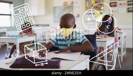 Image d'icônes d'articles scolaires se déplaçant sur des écoliers portant un masque facial Banque D'Images