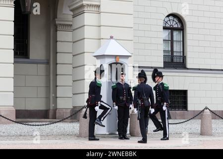 Oslo, Norvège - 27 août 2018 : relève de la garde au palais royal d'Oslo, Norvège Banque D'Images