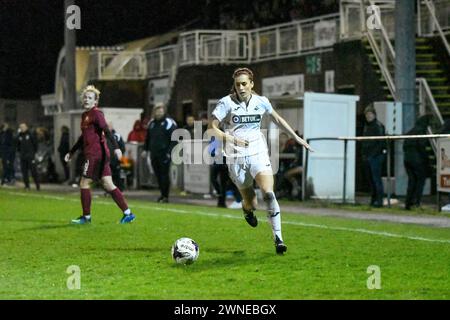 Llanelli, pays de Galles. 5 avril 2019. Katy Hosford de Swansea City Ladies en action lors de la finale de la première Ligue féminine galloise entre Cardiff met Women et Swansea City Ladies au Stebonheath Park à Llanelli, au pays de Galles, au Royaume-Uni, le 5 avril 2019. Crédit : Duncan Thomas/Majestic Media. Banque D'Images