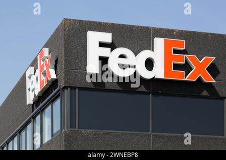 Kolding, Danemark - 16 août 2020 : signature FedEx sur un bâtiment. FedEx Corporation est une société américaine mondiale de services de livraison par courrier Banque D'Images