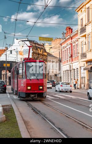 Belgrade, Serbie - 8 février 2024 : le système de tramway de Belgrade est un réseau à écartement de 1000 mm qui, en 2021, comptait 12 itinéraires sur 43,5 kilomètres de voie en B. Banque D'Images