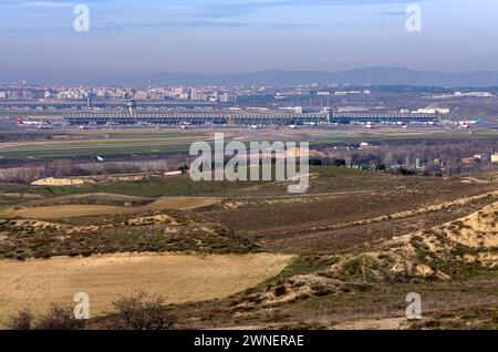 Aeropuerto de Barajas desde el mirador de Paracuellos del Jarama. Madrid. España Banque D'Images