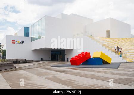 Billund, Danemark - 17 juin 2023 : The Lego House - la maison de la brique. Banque D'Images