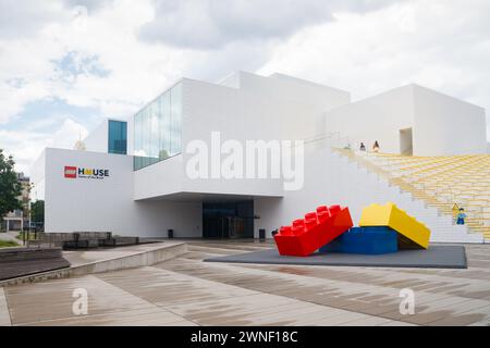 Billund, Danemark - 17 juin 2023 : The Lego House - la maison de la brique. Banque D'Images