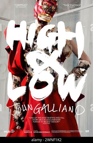 High & Low - John Galliano (2023) réalisé par Kevin Macdonald et mettant en vedette Penélope Cruz, Kate Moss et Naomi Campbell. Examine l'ascension rapide, la chute de la grâce et le voyage en avant pour le créateur de mode controversé John Galliano. Affiche US One Sheet ***USAGE ÉDITORIAL SEULEMENT***. Crédit : BFA / Mubi Banque D'Images