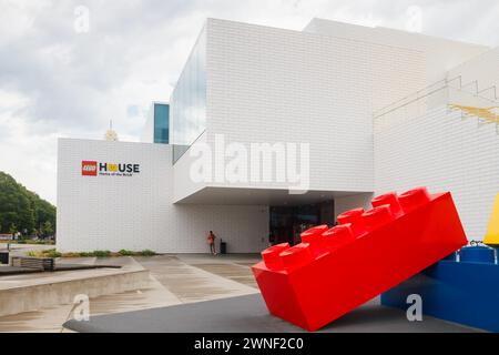 Billund, Danemark - 17 juin 2023 : The Lego House - la maison de la brique. Banque D'Images