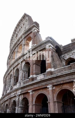 Détail du Colisée, également appelé amphithéâtre Flavien sur Forum Roman. Colisée le monument le plus connu et le plus remarquable de l'Italie, Rome Banque D'Images