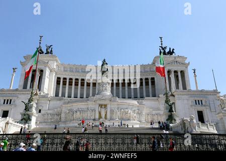 Rome, Italie - 21 mai 2014 - Touris on Victor Emmanuel II Monument (Monumento Nazionale a Vittorio Emanuele II). Est un monument national construit en l'honneur Banque D'Images