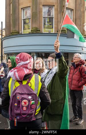 Newcastle upon Tyne, Royaume-Uni. 2 mars 2024. Manifestation pro-palestinienne dans le centre-ville, appelant à un cessez-le-feu à Gaza. Crédit : Hazel Plater/Alamy Live News Banque D'Images