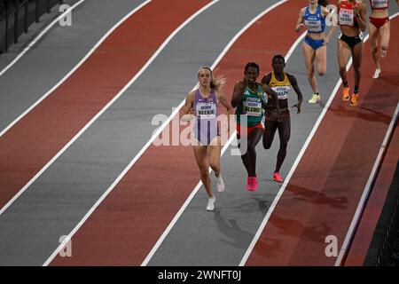 Jemma Reekie (GB) remporte la demi-finale du 800m chez les femmes devant Habitam Alemu (Ethiopie) et Halimah Nakaayi (Ouganda) aux championnats du monde d’athlétisme en salle, Glasgow 2 mars 2024 Banque D'Images