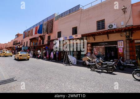 Marrakech, Maroc - 27 mai 2019 - les gens dans la rue sur la médina (vieille ville) de Marrakech, Maroc Banque D'Images