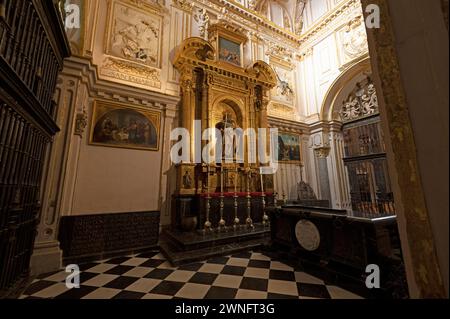 Mosquée / Cathédrale de Cordoue «Capilla de la conversion de San Pablo» (Chapelle de la conversion de Saint Paul) à l'une des chapelles funéraires chrétiennes Banque D'Images