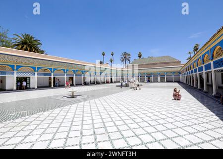 Marrakech, Maroc - 27 mai 2019 : Cour intérieure du Palais Bahia, lieu touristique dans la vieille ville de Marrakech, Maroc Banque D'Images