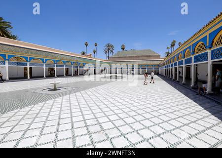 Marrakech, Maroc - 27 mai 2019 : Cour intérieure du Palais Bahia, lieu touristique dans la vieille ville de Marrakech, Maroc Banque D'Images