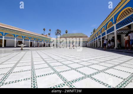 Marrakech, Maroc - 27 mai 2019 : Cour intérieure du Palais Bahia, lieu touristique dans la vieille ville de Marrakech, Maroc Banque D'Images