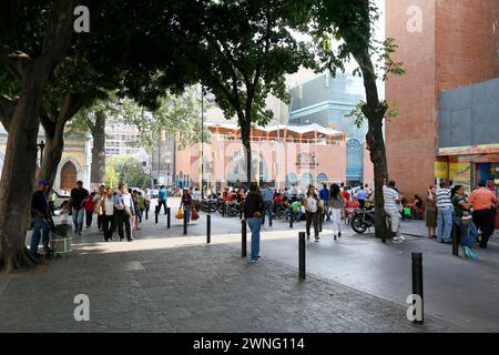 Caracas, Venezuela - 06 mai 2014 - les gens marchent dans les rues centrales de Caracas , Venezuela Banque D'Images