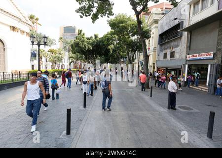 Caracas, Venezuela - 06 mai 2014 - les gens marchent dans les rues centrales de Caracas , Venezuela Banque D'Images