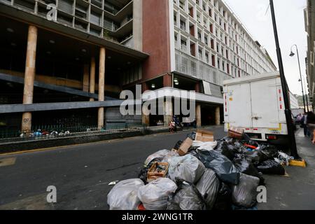 Caracas, Venezuela - 06 mai 2014 - vue du centre-ville de Caracas avec des déchets dans la rue Banque D'Images