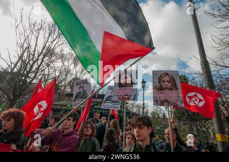 Rome, . 02 mars 2024. 03/02/2024 Rome, manifestation pro-palestinienne, les participants à la procession sont partis de Piazza Vittorio, une zone semi-centrale de la capitale, et se sont dirigés vers Piazzale Tiburtino. Étaient présents entre autres la Communauté palestinienne en Italie, les militants de cambiare Rotta, Unione Popolare, Rifondazione Comunista PS : la photo peut être utilisée en respectant le contexte dans lequel elle a été prise, et sans intention diffamatoire du décorum des personnes représentées. Crédit : Agence photo indépendante/Alamy Live News Banque D'Images