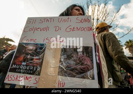 Rome, . 02 mars 2024. 03/02/2024 Rome, manifestation pro-palestinienne, les participants à la procession sont partis de Piazza Vittorio, une zone semi-centrale de la capitale, et se sont dirigés vers Piazzale Tiburtino. Étaient présents entre autres la Communauté palestinienne en Italie, les militants de cambiare Rotta, Unione Popolare, Rifondazione Comunista PS : la photo peut être utilisée en respectant le contexte dans lequel elle a été prise, et sans intention diffamatoire du décorum des personnes représentées. Crédit : Agence photo indépendante/Alamy Live News Banque D'Images