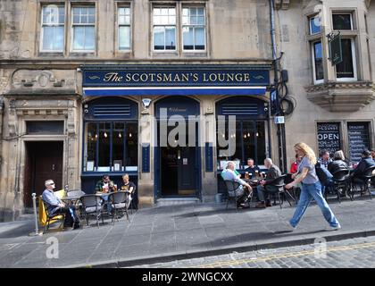 Le Scotsman's Lounge est un pub écossais traditionnel situé à Cockburn St, à Édimbourg, en Écosse. Banque D'Images