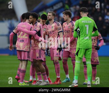 Huddersfield, Royaume-Uni. 02 mars 2024. L'équipe de Leeds United se croupit avant le match du Sky Bet Championship Huddersfield Town vs Leeds United au John Smith's Stadium, Huddersfield, Royaume-Uni, le 2 mars 2024 (photo par James Heaton/News images) à Huddersfield, Royaume-Uni, le 2 mars 2024. (Photo de James Heaton/News images/SIPA USA) crédit : SIPA USA/Alamy Live News Banque D'Images