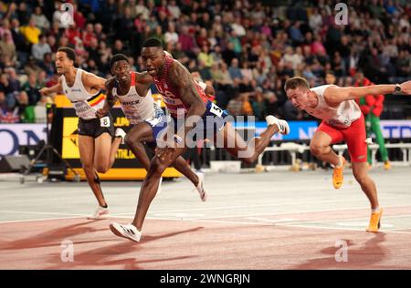 L'américain Grant Holloway remporte la finale du 60 m haies masculin lors de la deuxième journée des Championnats du monde d'athlétisme en salle à l'Emirates Arena de Glasgow. Date de la photo : samedi 2 mars 2024. Banque D'Images