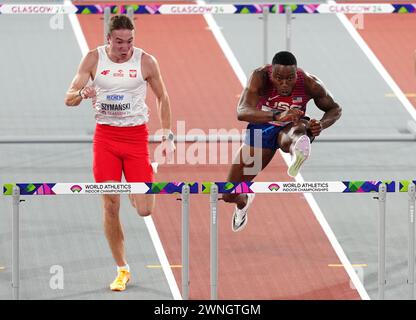 L'américain Grant Holloway remporte la finale du 60 m haies masculin lors de la deuxième journée des Championnats du monde d'athlétisme en salle à l'Emirates Arena de Glasgow. Date de la photo : samedi 2 mars 2024. Banque D'Images