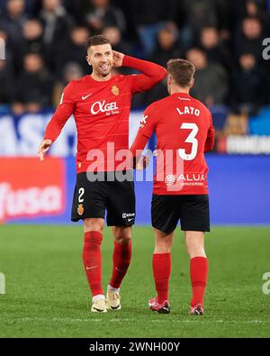 Matija Nastasic et Antonio Latorre 'Lato' du RCD Mallorca lors du match LaLiga EA Sports entre le Deportivo Alaves et le RCD Mallorca à Mendizorrotz Banque D'Images