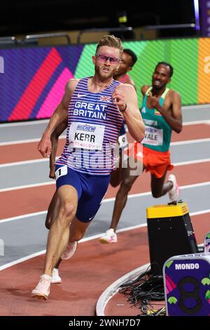 Josh Kerr (GBR, 3000 mètres) en route vers la médaille d'or lors des Championnats du monde d'athlétisme 2024 à l'Emirates Arena de Glasgow le samedi 2 mars 2024. (Photo : Pat Scaasi | mi News) crédit : MI News & Sport /Alamy Live News Banque D'Images