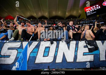 Sydney, Australie. 02 mars 2024. Les fans du Sydney FC célèbrent la victoire après le match A-League Men Rd19 entre les Wanderers et le Sydney FC au CommBank Stadium le 2 mars 2024 à Sydney, Australie crédit : IOIO IMAGES/Alamy Live News Banque D'Images