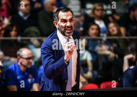 Reggio Emilia, Italie. 02 mars 2024. Federico Fuca' entraîneur adjoint Unahotels Reggio Emilia pendant UNAHOTELS Reggio Emilia vs Dolomiti Energia Trentino, Italian Basketball Serie A match à Reggio Emilia, Italie, 02 mars 2024 crédit : Agence photo indépendante/Alamy Live News Banque D'Images