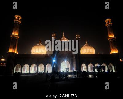 Meena Bazar, Inde. 26 janvier 2024. 1er mars 2024, Meena Bazar, Inde : vue nocturne de la mosquée Jama Masjid de Delhi pendant la prière de messe du vendredi. Le 1er mars 2024. (Photo par Umer Qadir/ Eyepix Group/SIPA USA) crédit : SIPA USA/Alamy Live News Banque D'Images