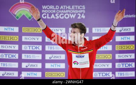 Glasgow, Royaume-Uni. 02 mars 2024. Le belge Alexander Doom célèbre sur le podium de la course masculine du 400 m, le deuxième jour des Championnats du monde d'athlétisme en salle à Glasgow, en Écosse, au Royaume-Uni, le samedi 02 mars 2024. Les mondiaux se déroulent du 01 au 03 mars 2024. BELGA PHOTO BENOIT DOPPAGNE crédit : Belga News Agency/Alamy Live News Banque D'Images