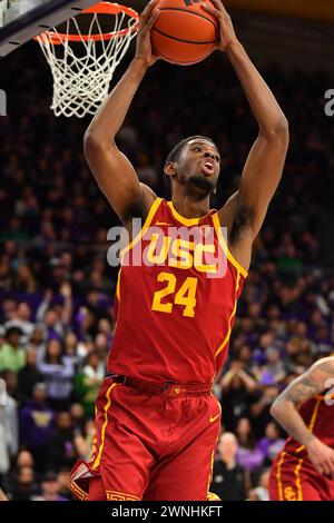 Seattle, WA, États-Unis. 02 mars 2024. L'attaquant des chevaux de Troie de l'USC Joshua Morgan (24 ans) fait un rebond pendant le match de basket-ball de la NCAA entre les Trojans de l'UCSC et les Huskies de Washington au HEC Ed Pavilion à Seattle, WA. L'USC bat Washington 82-75. Steve Faber/CSM (image crédit : © Steve Faber/Cal Sport Media). Crédit : csm/Alamy Live News Banque D'Images