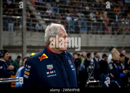 SAKHIR, BAHREÏN : Helmut Marko, conseiller de l'équipe Red Bull Racing, au Grand Prix de formule 1 de Bahreïn 2024 sur le circuit international de Bahreïn à Sakhir, Bahreïn. Crédit : Michael Potts/Alamy Live News Banque D'Images